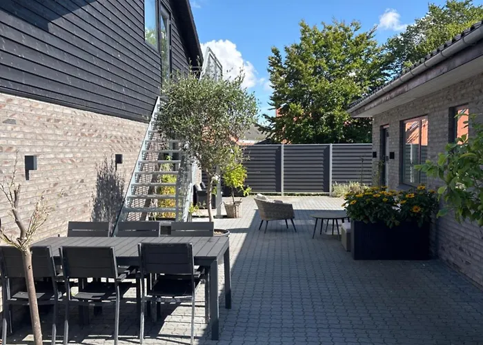 6 Person Modern With Style And Comfort Lejre